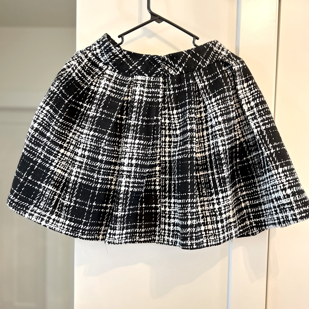 Banana Republic women’s size 2 skirt with zipper.